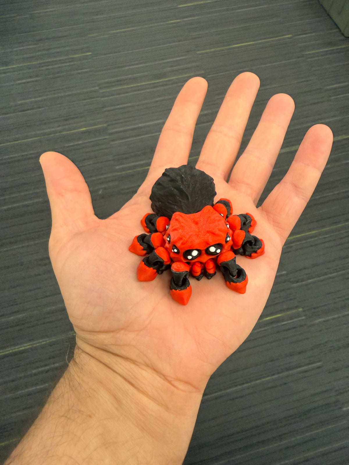 Jumping Spider Flexi – Red/Black/White, Magnetic