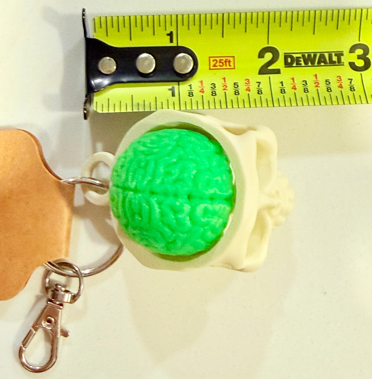 GlowBrain Skull Fidget Clicker Keychain – Green Brain, Glow